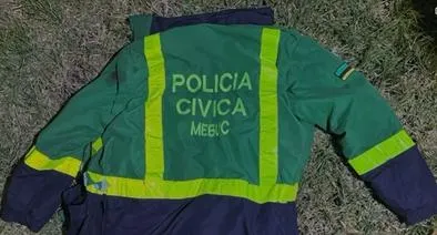 Chaleco que llevaba el falso policía que fue capturado en Bogotá