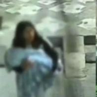 Video: mujer abandonó enfrente de una casa a su bebé de un año en Bogotá