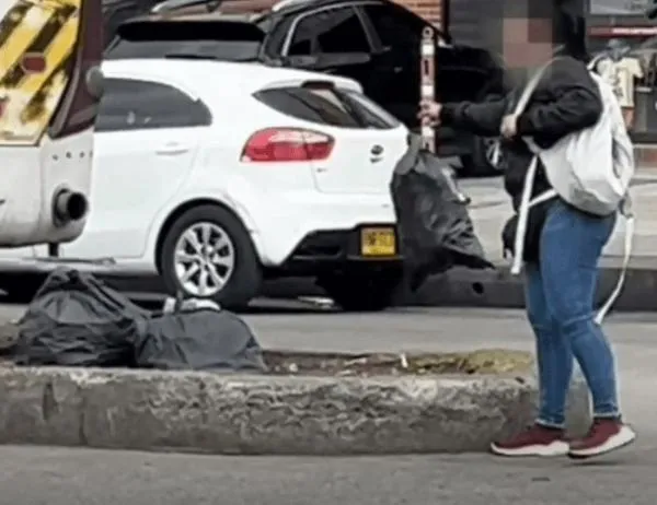 La calle no es un baño, un lavadero de carros ni un basurero: evite una multa en Bogotá cercana al millón de pesos 