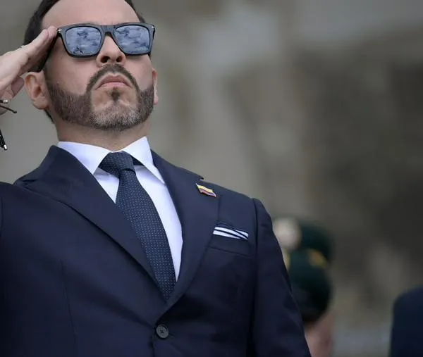 Ordenan a Presidencia y Dapre retirar imágenes de De la Espriella caminando entre cadáveres
