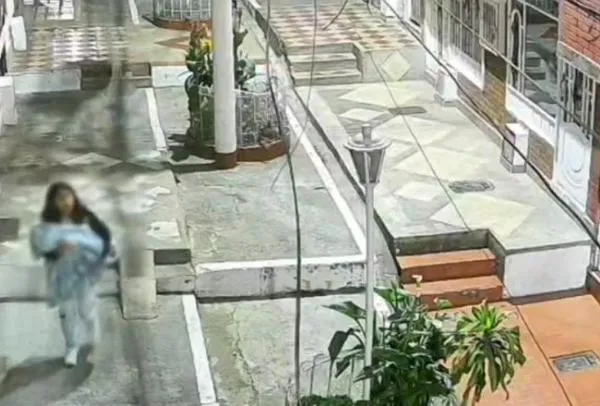 Abandonan a bebé frente a una vivienda en Kennedy, al sur de Bogotá
