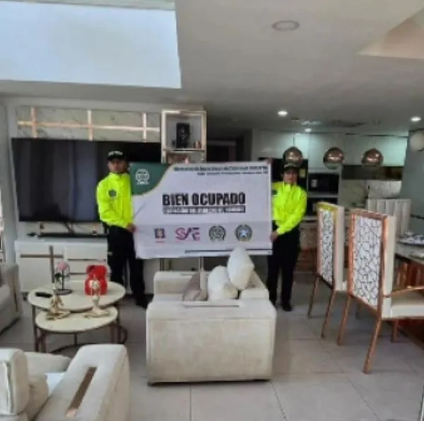 Busca a abogada colombiana y a expolicía que alertaron a capos una incautación