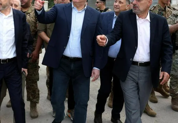 El presidente de Líbano aboga por la retirada de Israel en una visita sorpresa al sur del país