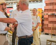 De la Espriella donó su primer sueldo como presidente a hogares geriátricos del Quindío