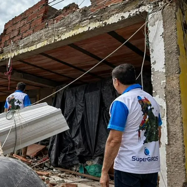 El presidente de SuperGiros, Edgar Páez, visitó varios lugares que fueron afectados por el terremoto