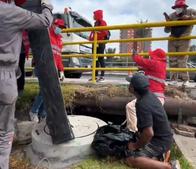Desmontan “apartamento” bajo un puente en Usaquén: tenía muebles y colchones