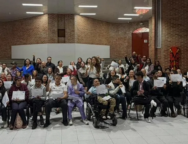 53 graduados de las Escuelas para la Vida Independiente y Familias Empoderantes 