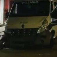 Una patrulla de la Policía fue atacada con un artefacto explosivo en Palmira, Valle. Autoridades realizan investigaciones y refuerzan la seguridad.
