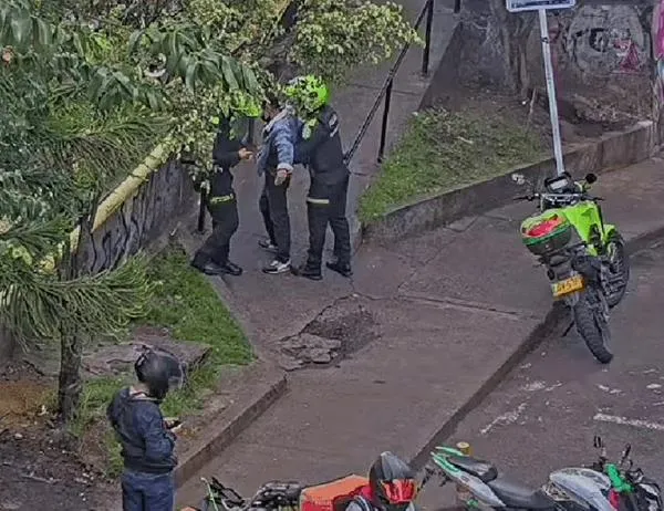 Cámaras en Bogotá detectaron a vendedor de drogas: supuestamente cuidaba carros 