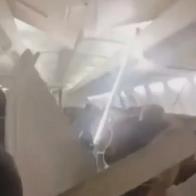 Imágenes del avión en Irán al que se le desprendieron partes de la cabina en pleno vuelo