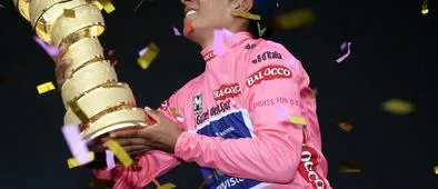 ¡No solo fue James! otro crack nuestro país se despide