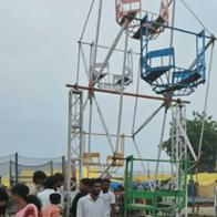 A mujer en India se le enredó cabello en parque de diversiones; sufrió accidente