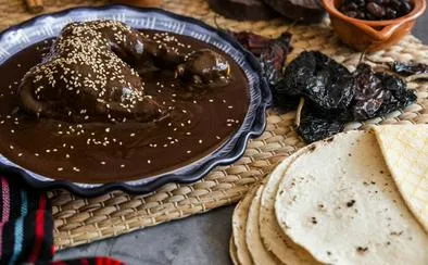 Mole casero fácil: receta mexicana dulce y picosita paso a paso