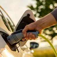 Híbrido vs eléctrico: cuál es más barato de mantener en Colombia