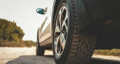 Cómo saber si las llantas del carro necesitan cambio