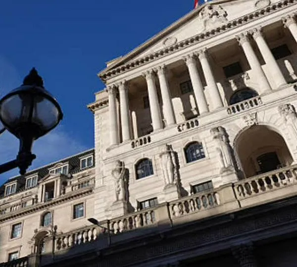 Comité dividido en el Banco de Inglaterra: estabilidad de tasas pero alerta sobre respiro temporal