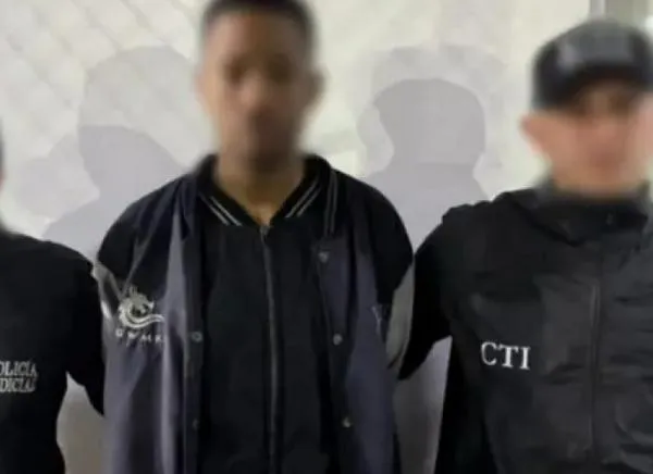 ¡Es un familiar! Se conoce la identidad del homicida a la niña que fue encontrada en una alcantarilla