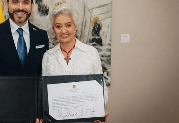 De la Espriella posesionó a Ilva Myriam Hoyos Castañeda, nueva ministra de Educación