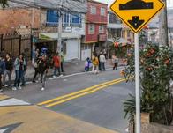 En Marruecos en Bogotá se verificó la instalación de resaltos parabólicos 