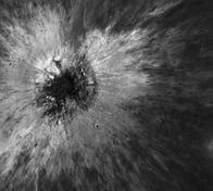 Descubren en la Luna el mayor cráter de impacto reciente detectado en el Sistema Solar