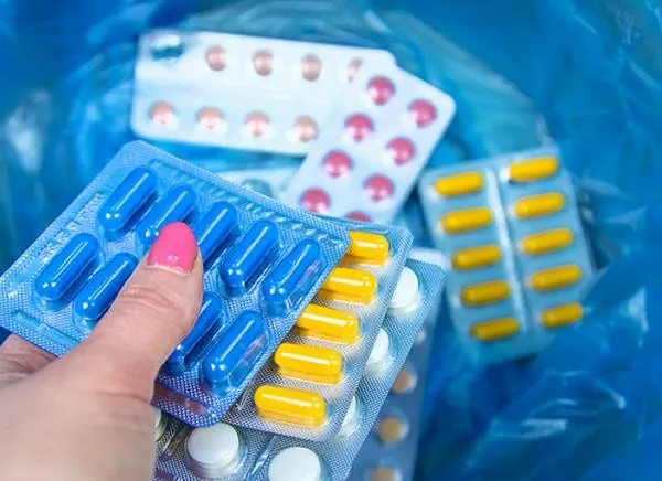 Esto debe hacer con los medicamentos vencidos que tiene en casa