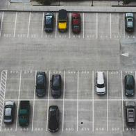 ¿Pueden cobrar por usar el parqueadero de visitantes en una propiedad horizontal?