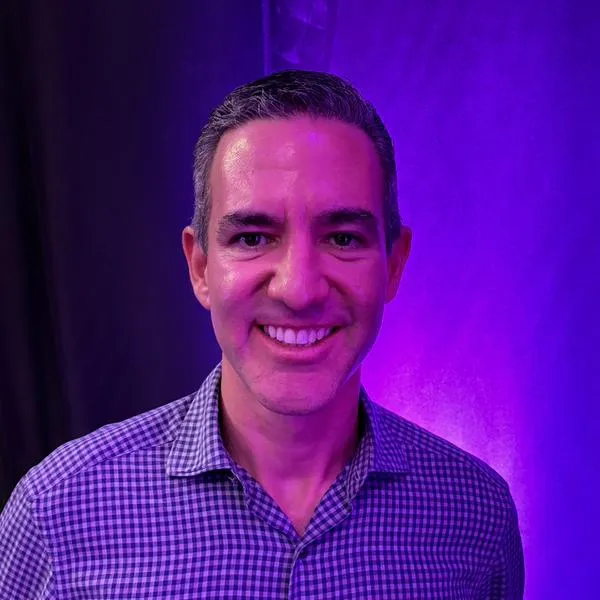 David Vélez invita a acabar con 4x1.000 que cobran actualmente los bancos