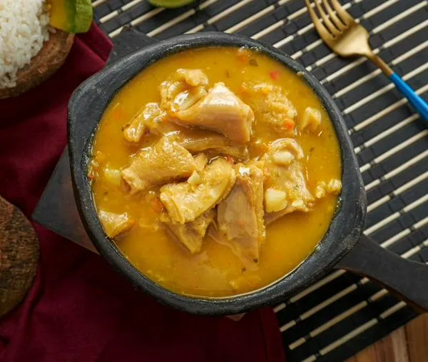 Cómo hacer sancocho de mondongo con pata de res