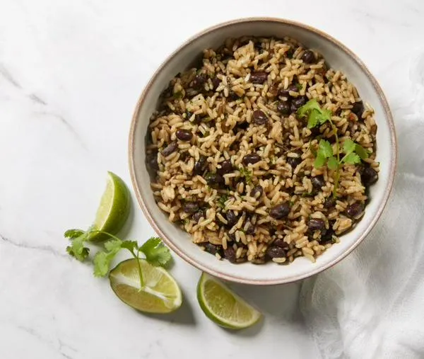 Fríjol negro, leche de coco y arroz la combinación que no falla