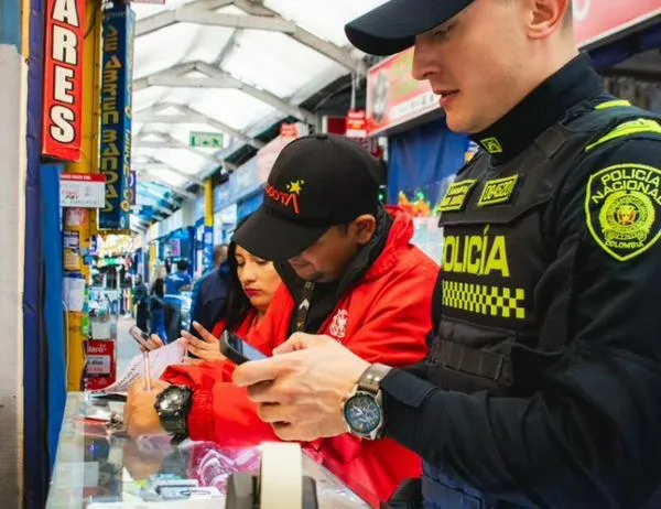 Operativo en establecimientos de Usaquén: siete locales cerrados, armas, licor y cigarrillos incautados 