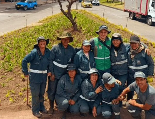 Dos jardineras de la calle 26 volvieron a florecer gracias a intervención del Jardín Botánico de Bogotá 