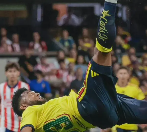 Miguel Borja, elogiado en el mundo, tras su golazo de chilena con América contra Chivas
