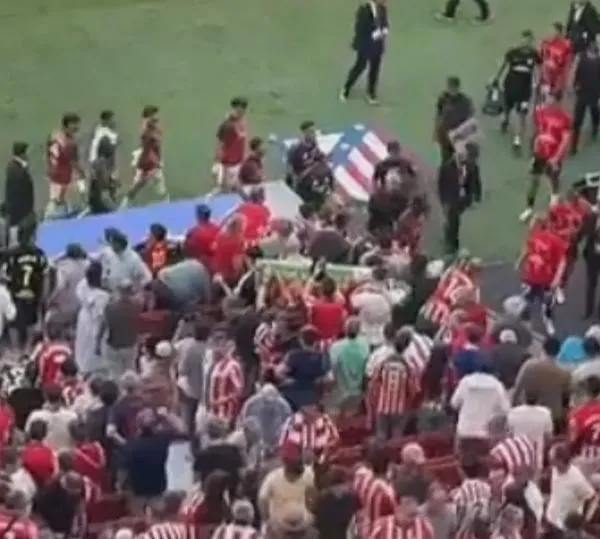 Fuertes enfrentamientos en Atlético de Madrid vs. Real Madrid; el árbitro los registró y hay videos
