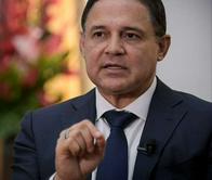 “Invito a Uribe, De la Espriella, Petro y a todos a dialogar”: presidente del Congreso