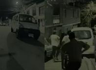 Conductor huye tras chocar un Tesla estacionado en el barrio Calarcá: cámaras registran el incidente