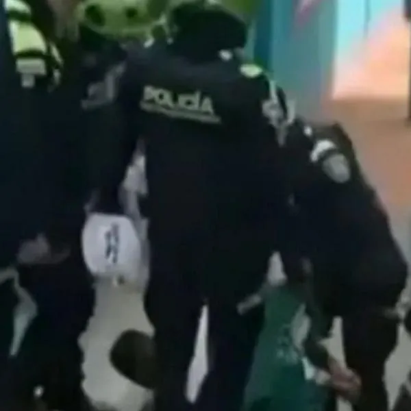 Siete policías fueron apartados de sus funciones tras la muerte de Donovan Balanta en el sur de Bogotá. Familia denuncia presunto abuso de autoridad.
