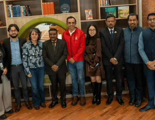 La cultura de la India llegó a BibloRed con una donación de 346 libros 