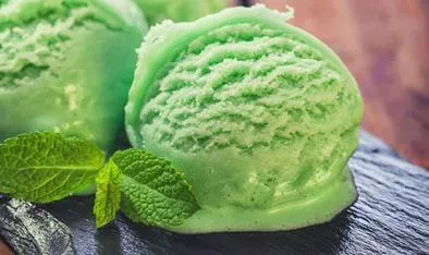 Helado casero de feijoa y hierbabuena
