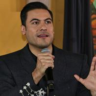 Carlos Rivera aplazó su concierto en el Movistar Arena de Bogotá por una lesión en las cuerdas vocales. Conoce la nueva fecha y el estado de las entradas.