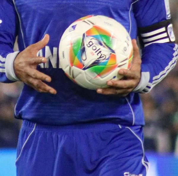 Balón del fútbol colombiano