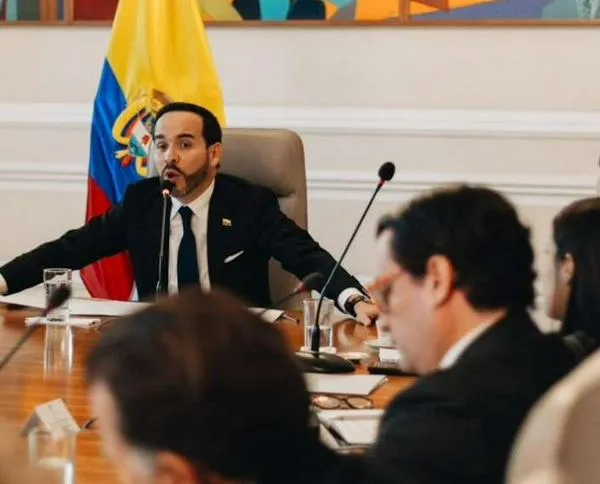 Presidente De la Espriella ganó tutela que le ordenaba no caminar entre muertos en combates