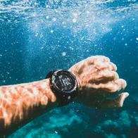 Mejor reloj para nadar: opciones para piscina y aguas abiertas
