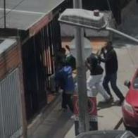 Supuestos barristas intentaron asesinar a un joven en la carrera 9 con 47, en Chapinero. La víctima fue brutalmente atacada con arma blanca.