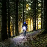 Luces para bicicleta recargables: cuáles comprar y qué revisar