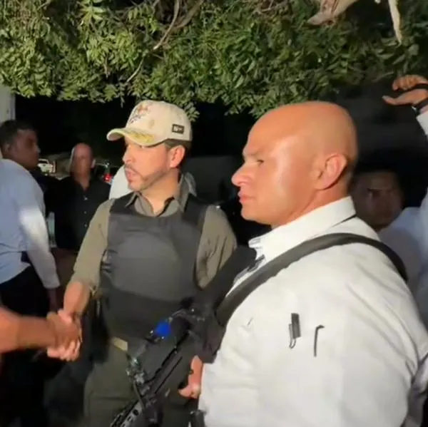 Gobierno respondió sobre el pistola que carga Abelardo de la Espriella en calles