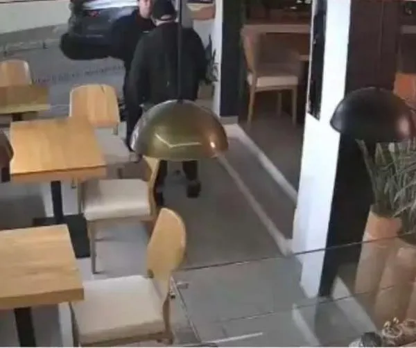 ¿Recuerda al que golpeó a su empleadora en una pastelería en Usaquén? Ya está en prisión