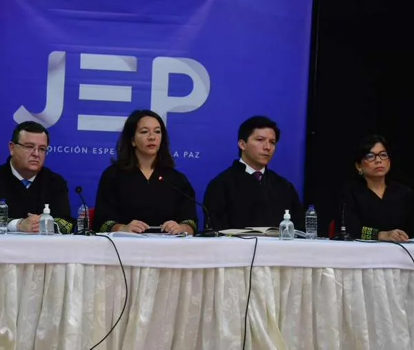 Centro Democrático propone revisar sentencias a militares en la JEP: así serían los cambios
