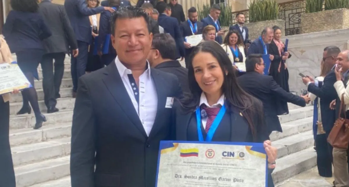 Moisés Garvin con su esposa, Sondra Macollins