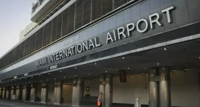 Investigan posibles disparos en el Aeropuerto Internacional de Miami