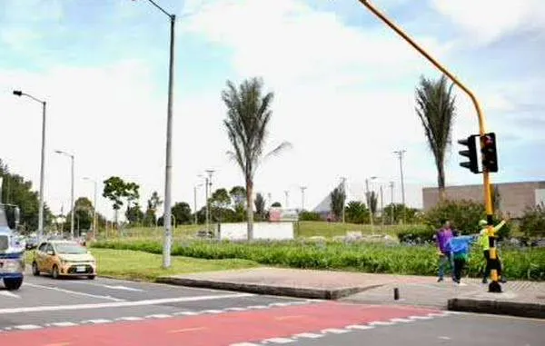 Opinión: Bogotá necesita menos puentes peatonales